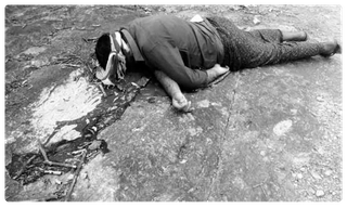 రెవెన్యూ ఉద్యోగుల ఆరాచకాలు.. రైతు వినూత్న నిరసన