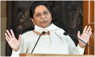 పీక్స్‌కి చేరిన పిచ్చి.. వరద నీటిలో టిక్‌టాక్: యువకుడు మృతి