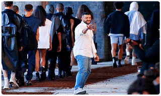 మద్యం బాటిళ్లపై మహాత్ముడి ఫోటో..!