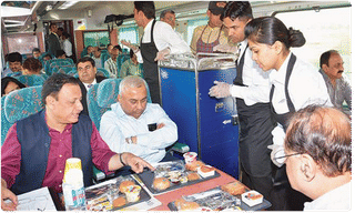 ముంబైని ముంచెత్తిన వర్షాలు.. 11 విమానాలు రద్దు