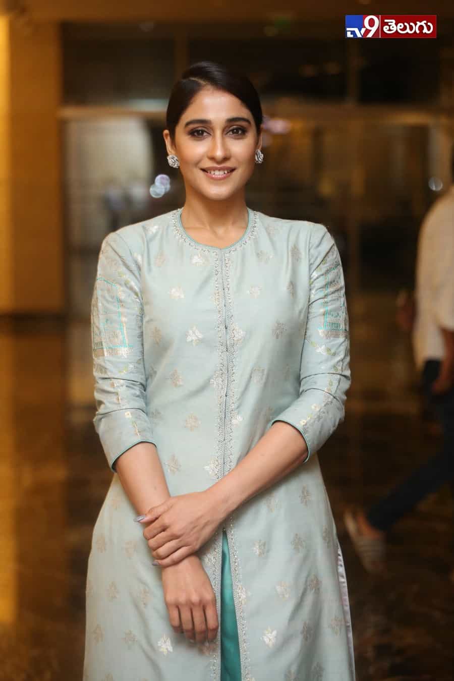 రెజీనా కసాండ్ర మెరుపులు…