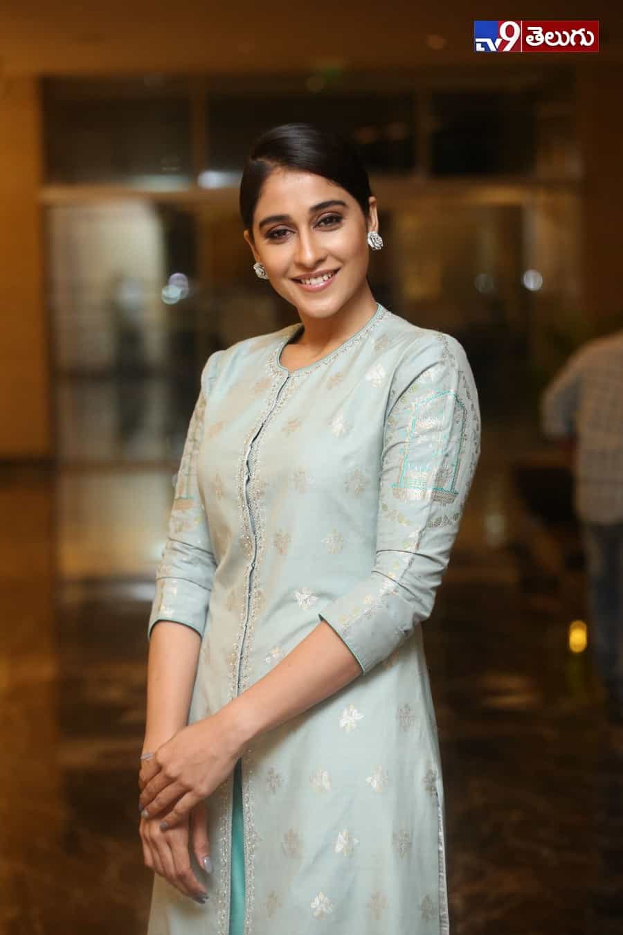 రెజీనా కసాండ్ర మెరుపులు…