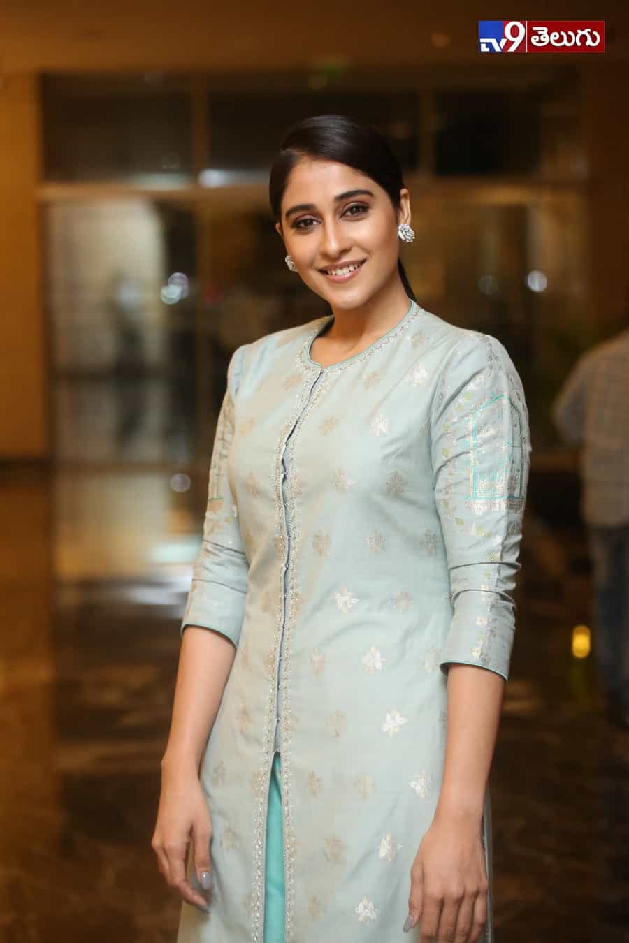 రెజీనా కసాండ్ర మెరుపులు…
