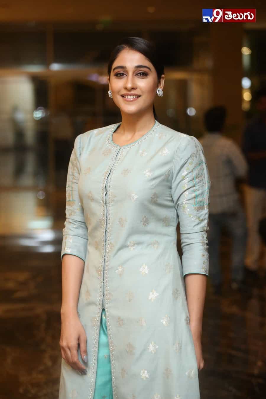 రెజీనా కసాండ్ర మెరుపులు…