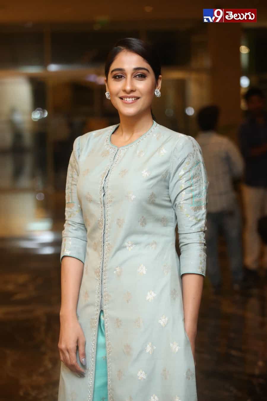 రెజీనా కసాండ్ర మెరుపులు…