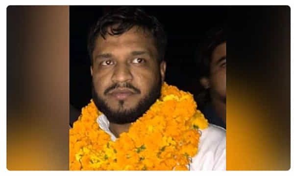 నిందితులకు పూలమాలలతో వెల్ కమ్.. సమస్యే కాదన్న యూపీ ప్రభుత్వం