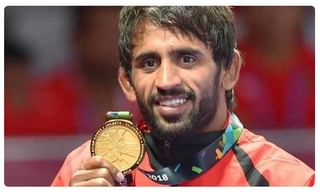 లేహ్‌లో ఆర్మీ దుస్తులతో బ్యాట్ పట్టిన మహీ