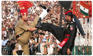 శ్రీశైలం జలాశయానికి తగ్గిన వరదనీరు