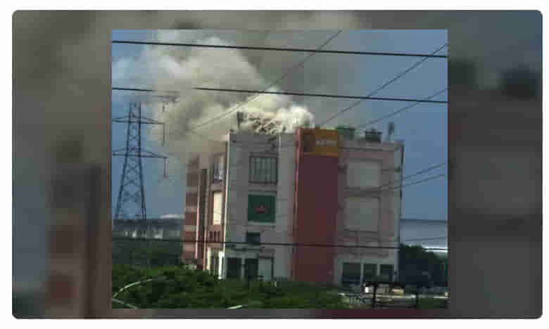 మాల్లో చెలరేగిన మంటలు.. భారీగా ఆస్తినష్టం