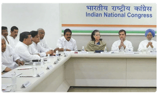 మెహబూబా ముఫ్తి, ఒమర్ అబ్దుల్లా హౌస్ అరెస్ట్.. శ్రీనగర్‌లో 144 సెక్షన్!