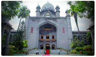 ఓయూలో విద్యార్థినుల ధర్నా!