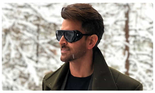 హాలీవుడ్ స్టార్స్ ని బీట్ చేసిన బాలీవుడ్ అందగాడు .... హ్యాట్సాఫ్ టు హృతిక్ ..