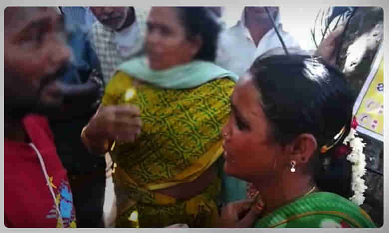 కన్నబిడ్డను బస్సు కింద తోసేసిన కసాయి తల్లి..