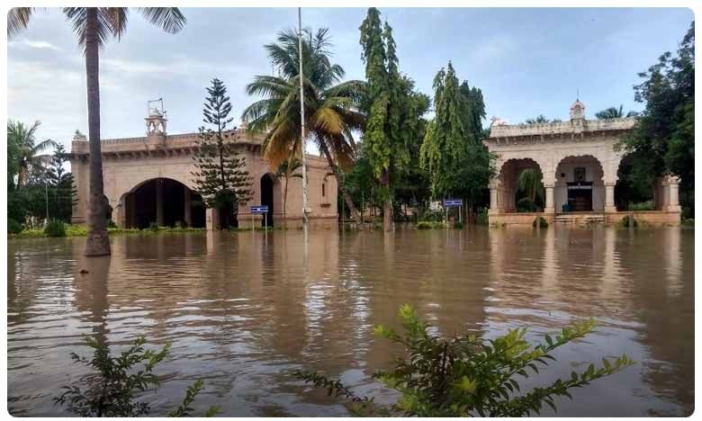 కర్ణాటకను ముంచెత్తుతున్న వర్షాలు.. ఇల్లు కూలి ఐదుగురు మృతి..