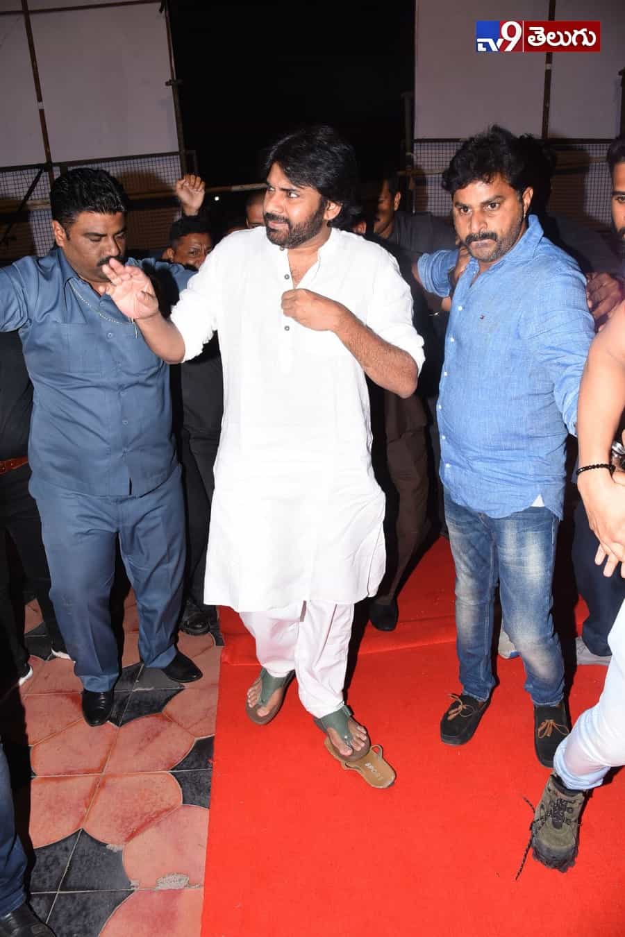 ‘అన్నయ్య’ పుట్టినరోజు వేడుకులకు ‘తమ్ముడు’ రాక