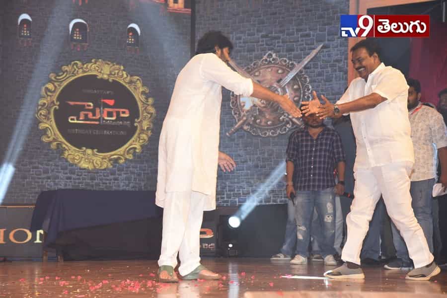 ‘అన్నయ్య’ పుట్టినరోజు వేడుకులకు ‘తమ్ముడు’ రాక