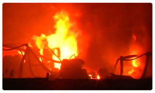 హాంకాంగ్ లో అదే ప్రజా వెల్లువ.. లక్షల్లో పోటెత్తిన జనం..