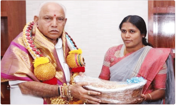 సీఎం యడియూరప్పకు పండ్లు ఇచ్చినందుకు మేయర్కు జరిమానా