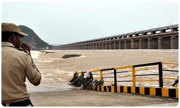 బెజవాడ కృష్ణమ్మ ఉగ్రరూపం.!