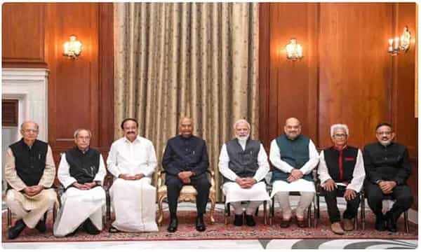 ప్రణబ్కు భారతరత్న.. గాంధీ కుటుంబం దూరం..