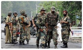 పనులు లేక కూలీల అవస్థలు.. 600 కిలో మీటర్లు నడిచి..