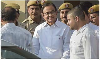 ఫేమస్ నటిపై రూమ్‌మేట్ దాడి..తీవ్ర గాయాలు