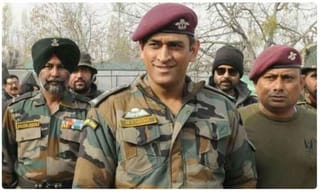 ఆర్చర్ బంతి.. స్టీవ్ స్మిత్‌ తలకు గాయం