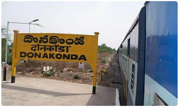 దొనకొండపై రోజుకో మాట.. అమరావతిపై అదే పాట