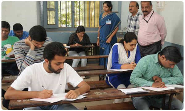 కొవిడ్ రూల్స్ పాటిస్తూ వర్సిటీ ఫైనల్ ఇయర్ పరీక్షలు