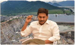 చిలిపి కృష్ణునికి ప్రసాదాలు : ఒక్క తులసే చాలదా?