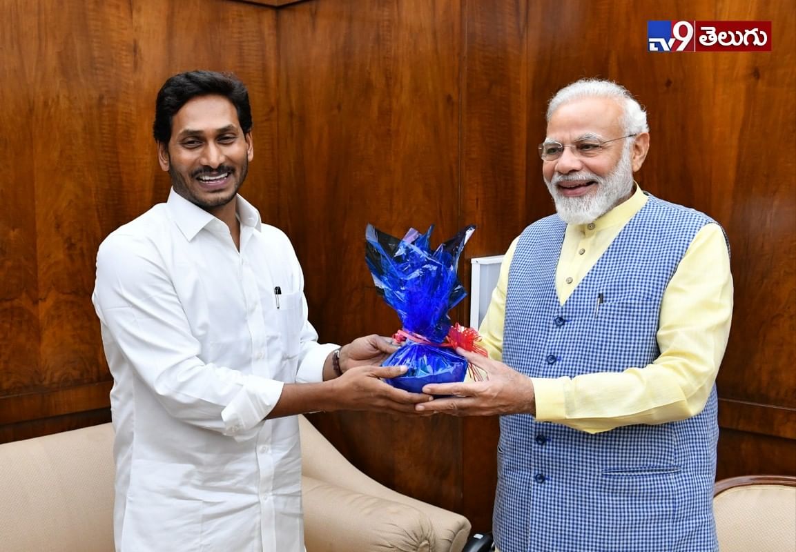 పార్లమెంట్ లో మోడీ ని కలిసిన ఏపీ సీఎం జగన్  ఫొటోస్