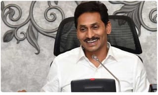 సానియా ఫోటో కింద.. పీటీ ఉష పేరు.. విశాఖ అధికారుల తీరు నవ్వులపాలు