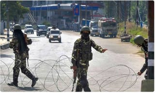 బుగ్గమీద కిస్.. రాహుల్ కూల్..కూల్..