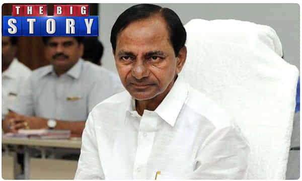 నోట్ బుక్స్ పై కేసీఆర్ ఫోటోలు.. పిల్లలకు పాలిటిక్స్ అవసరమా ?