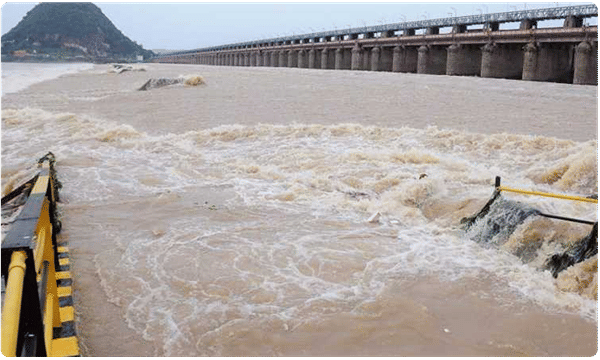 కృష్ణానదికి తగ్గుతున్న వరద ఉధృతి