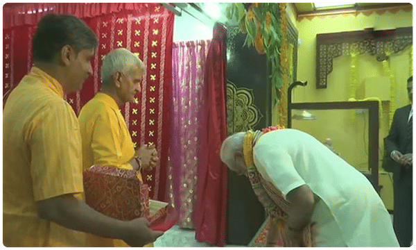 బహ్రెయిన్ లో శ్రీకృష్ణుని గుడి.. కొబ్బరికాయ కొట్టిన మోదీ