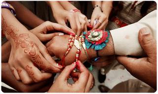 ఆప్యాయం.. అనురాగం.. అదీ అన్నాచెల్లెళ్ల బంధం!