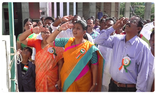 నగరి జెండా పండగలో రోజా
