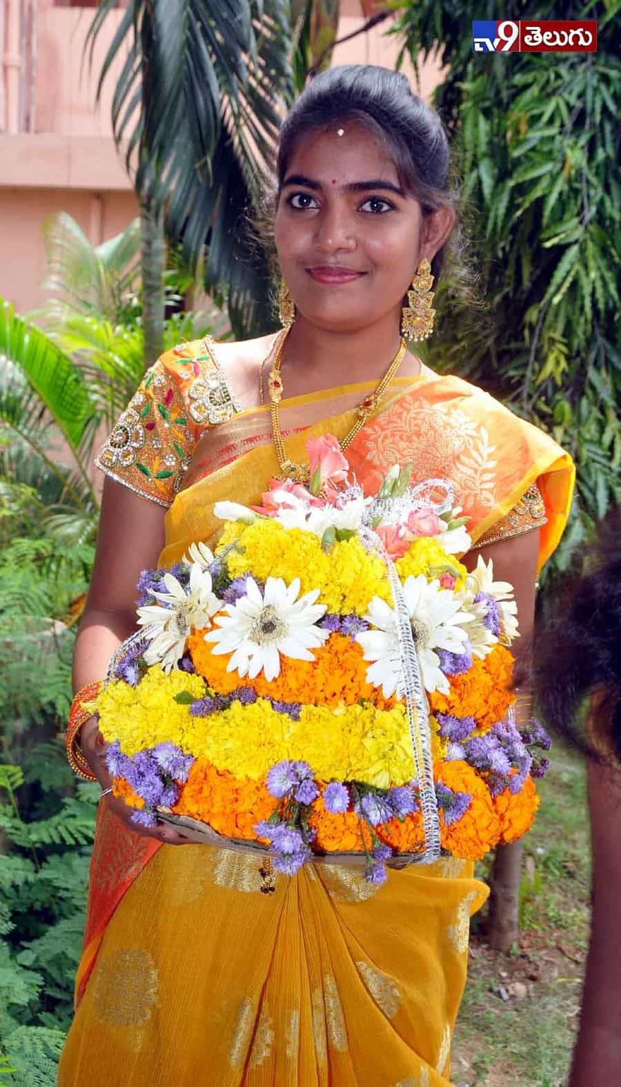 బతుకమ్మ సంబరాలు మొదలయ్యాయోచ్..