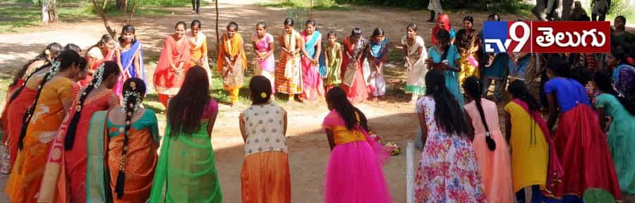బతుకమ్మ సంబరాలు మొదలయ్యాయోచ్..
