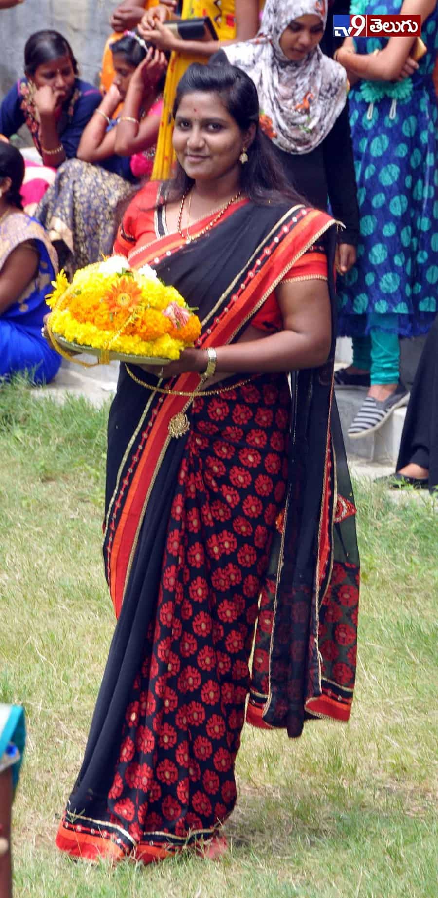 బతుకమ్మ సంబరాలు మొదలయ్యాయోచ్..