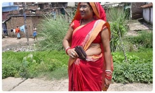 కుల్‌భూషణ్‌ జాధవ్‌ను కలిసిన భారత రాయబారి