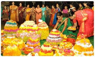 రాజ్‌భవన్‌ లో బతుకమ్మ సంబరాలు!