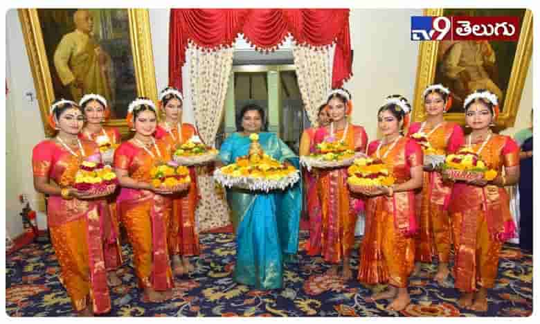 రాజ్భవన్ లో బతుకమ్మ సంబరాలు!
