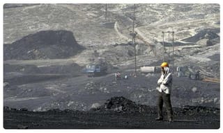 బ్యాంకు సిబ్బంది నిర్వాకం… పోలీసులు ఫైర్!  