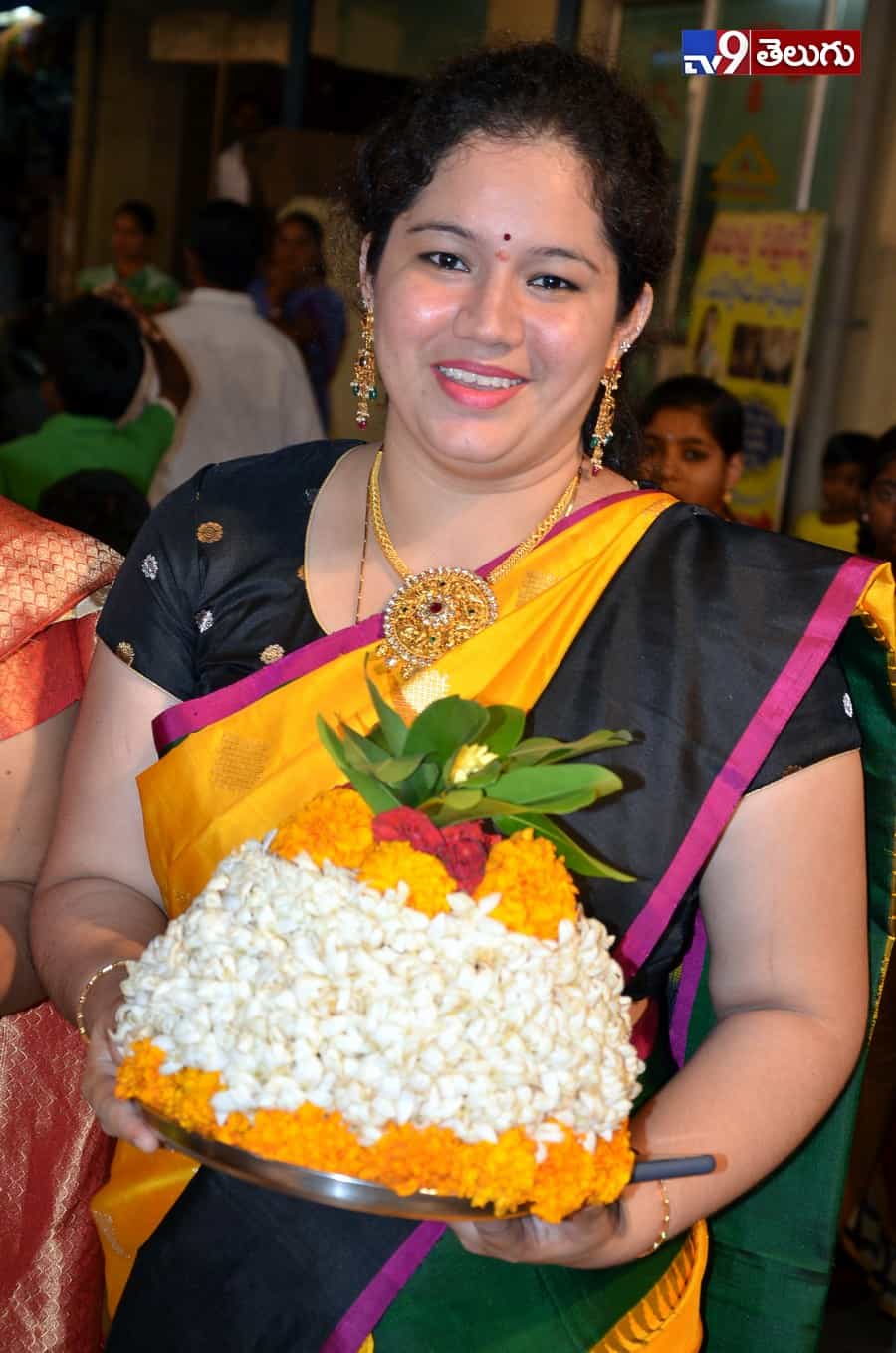బతుకమ్మ సంబరాలు మొదలయ్యాయోచ్..