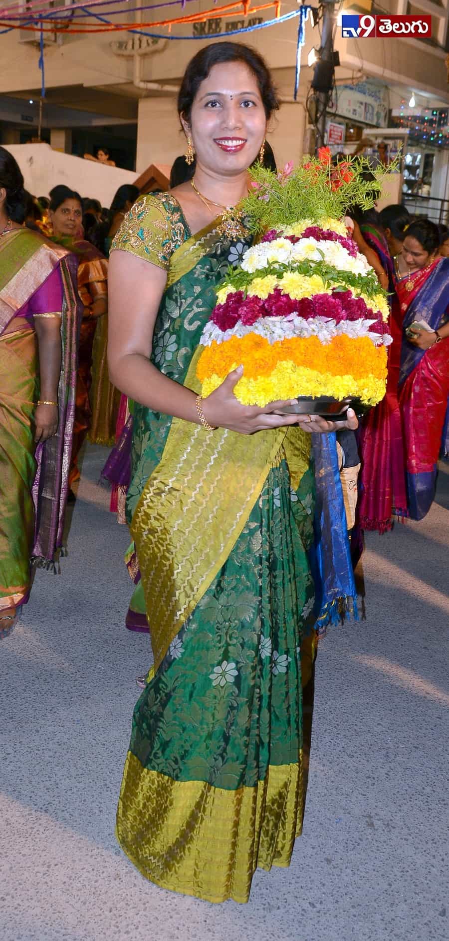 బతుకమ్మ సంబరాలు మొదలయ్యాయోచ్..