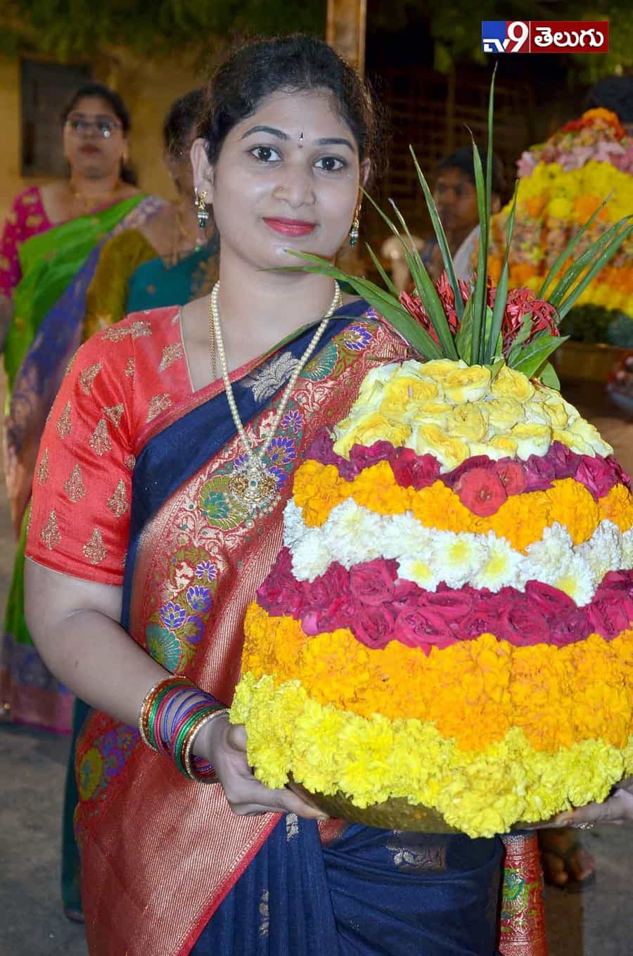 బతుకమ్మ సంబరాలు మొదలయ్యాయోచ్..