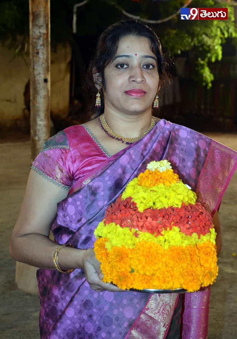 బతుకమ్మ సంబరాలు మొదలయ్యాయోచ్..