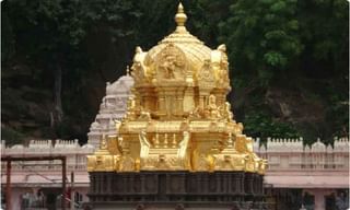 ఖిలాడీ లేడీ.. స్కూల్ ప్రిన్సిపాల్సే టార్గెట్..!!